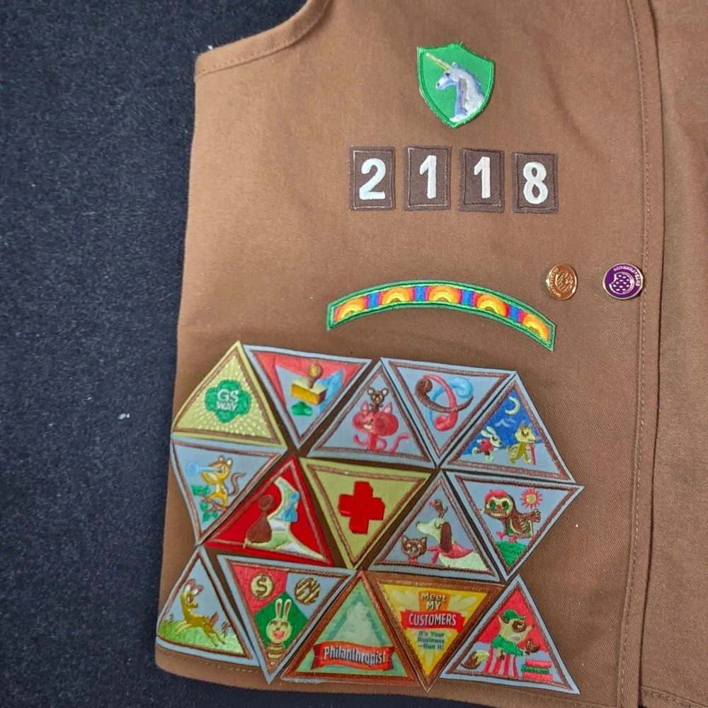 Girl Scouts USA Central Texas Brownie Vest Troop 2118 Brown Patches Pins Uniform
